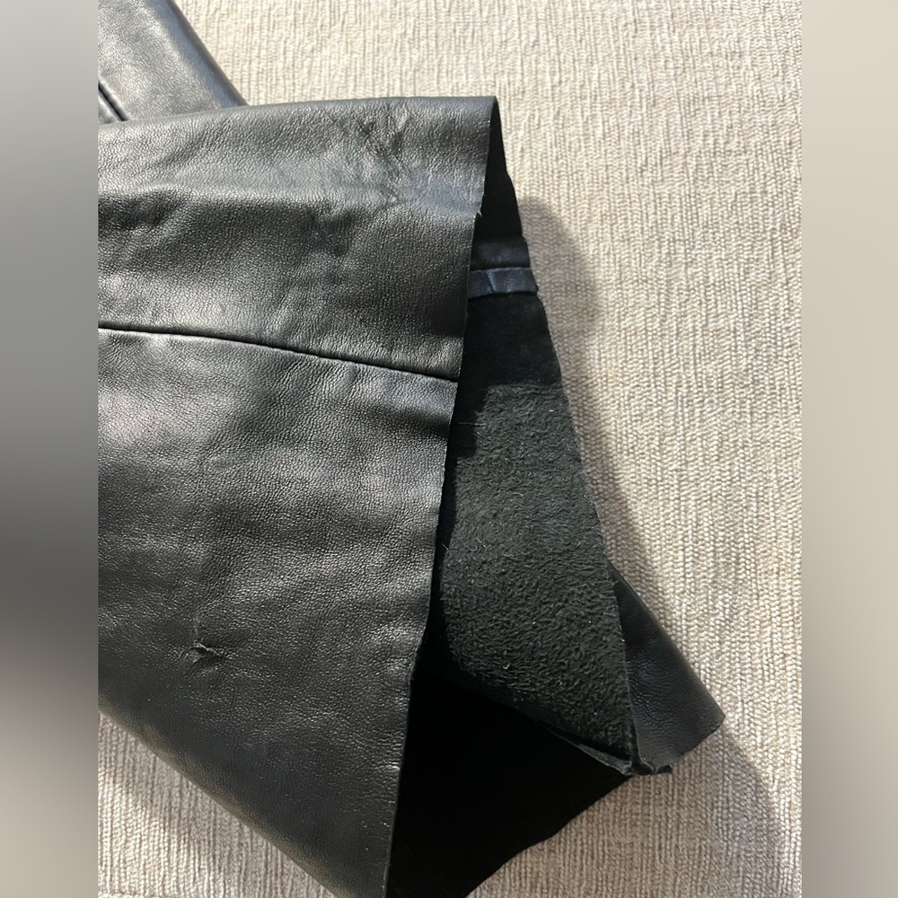 Vintage Y2K Banana Republic 100% Black Leather Flare Pants. Women's Size: 2. - Picture 6 of 14